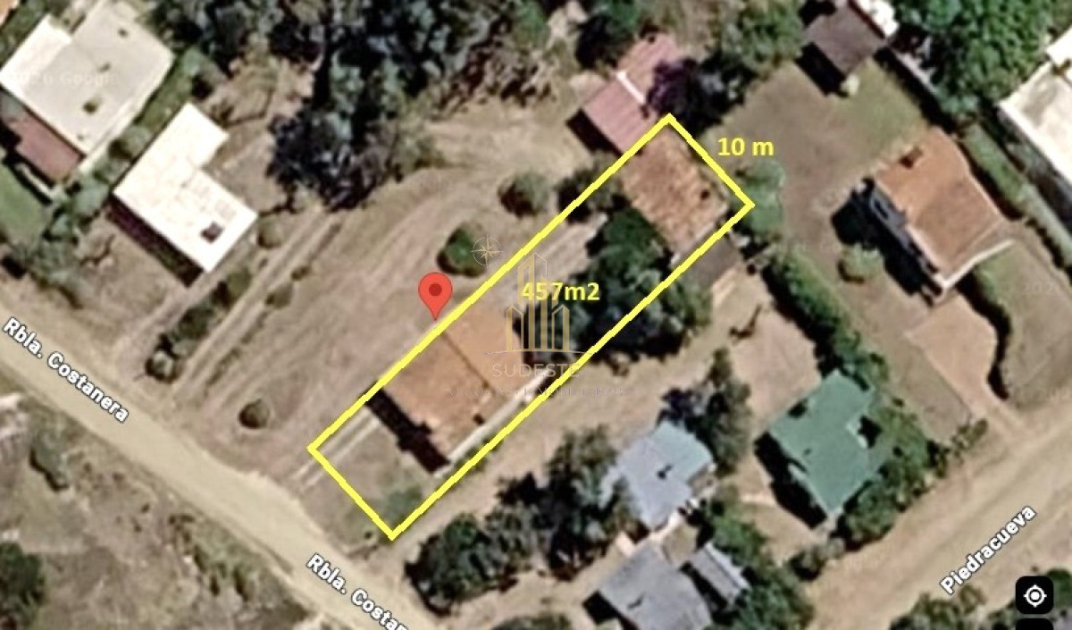 Casa ID.136 - Venta de espectacular oportunidad frente al mar 