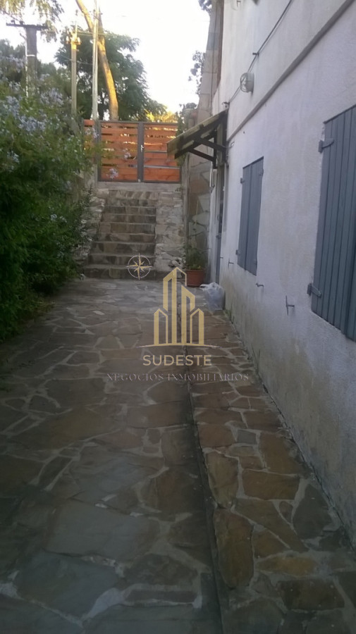 Apartamento ID.139 - Venta de Casa y 2 apartamentos en el centro de Piriápolis 
