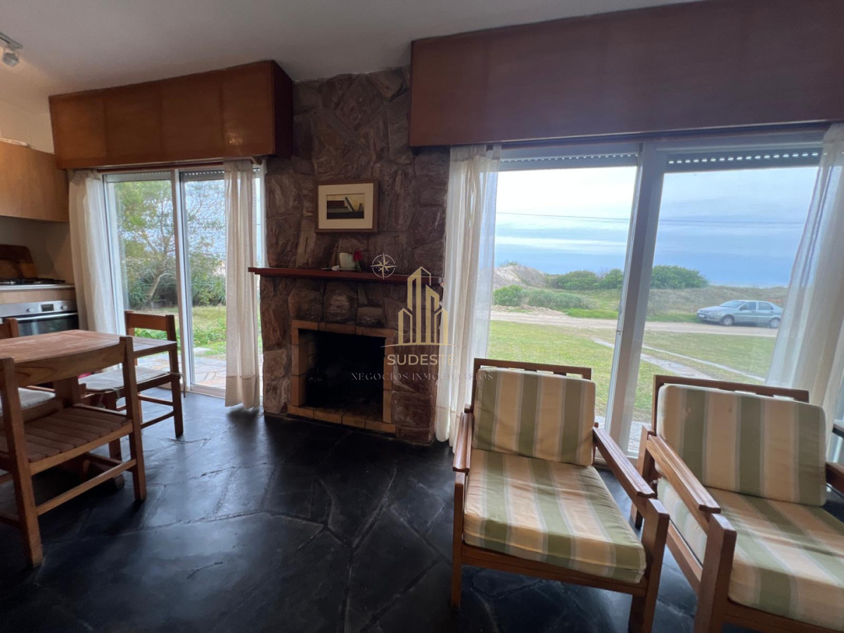 Casa ID.136 - Venta de espectacular oportunidad frente al mar 