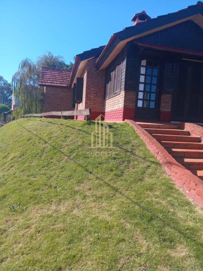 Casa ID.89 - 5 Casas en 1400m2 con rentas a 5 minutos del centro de Piriápolis 