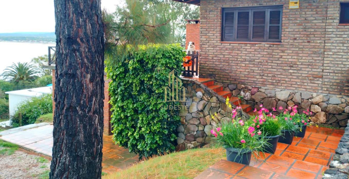 Casa ID.117 - Exclusiva casa con vistas panorámicas en Cerro San Antonio, Piriápolis. 