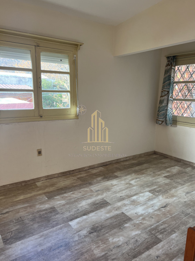 Apartamento ID.139 - Venta de Casa y 2 apartamentos en el centro de Piriápolis 