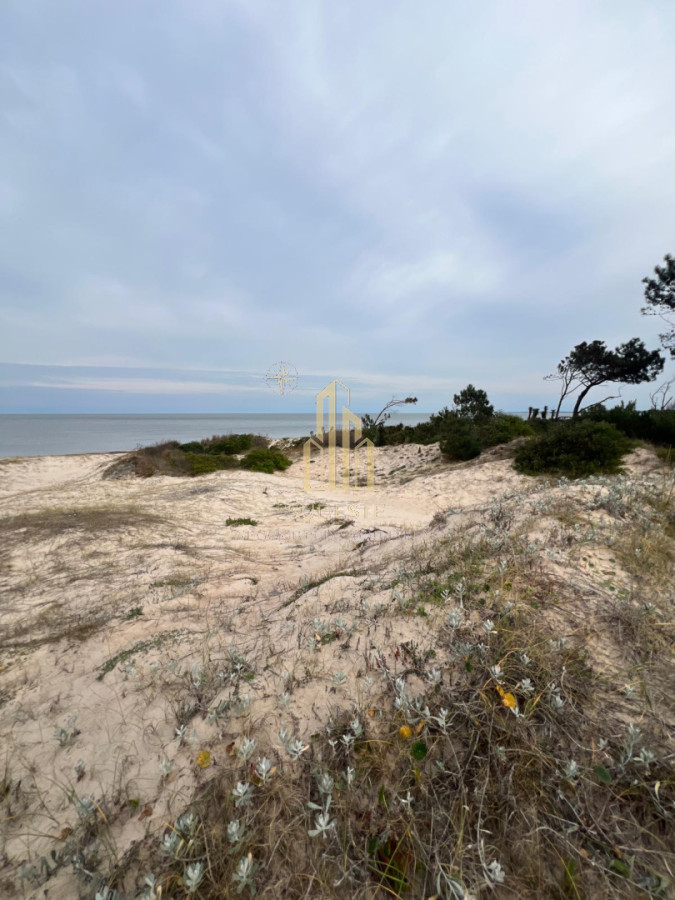 Casa ID.136 - Venta de espectacular oportunidad frente al mar 