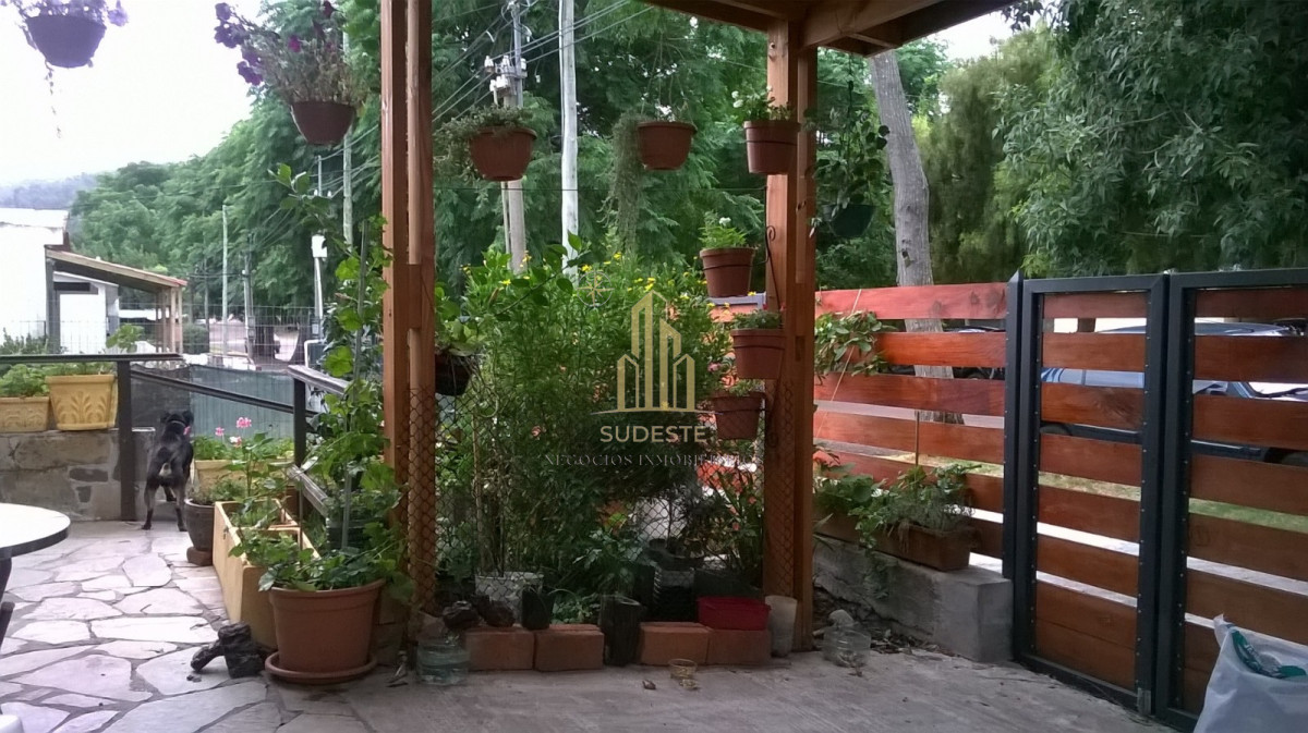 Apartamento ID.139 - Venta de Casa y 2 apartamentos en el centro de Piriápolis 
