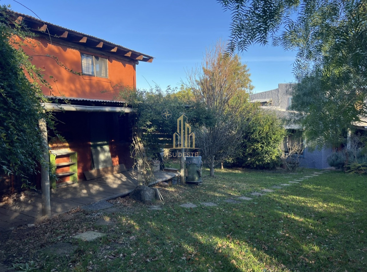 Casa ID.104 - Venta de 2 casas en un padrón esquinero rodeadas de naturaleza. Ideal rentas
