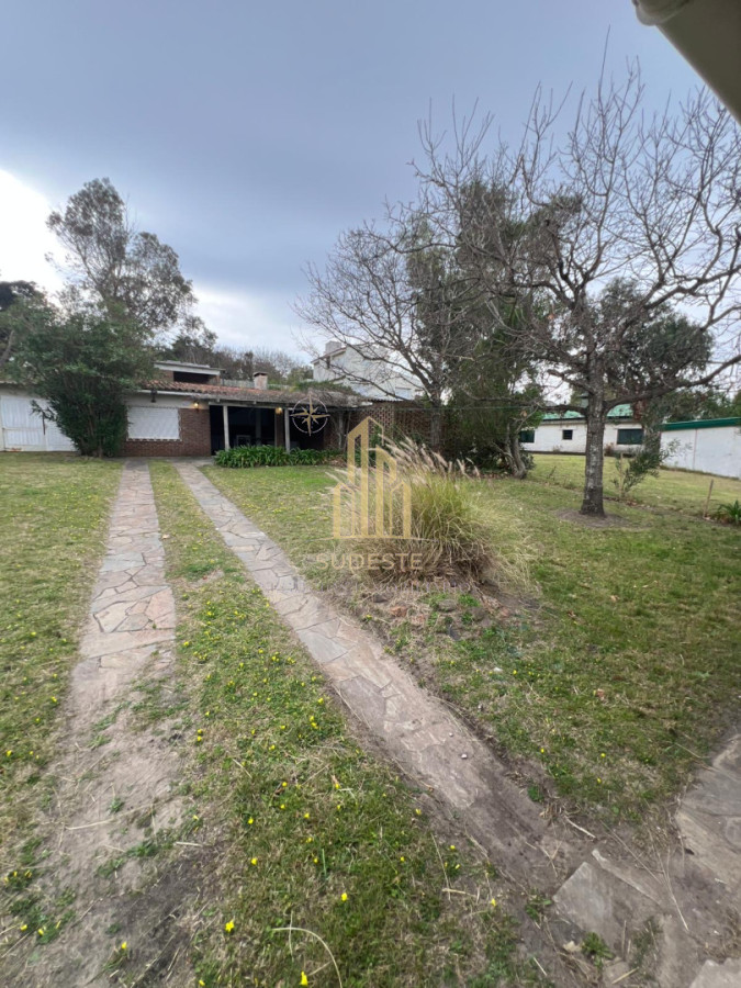 Casa ID.136 - Venta de espectacular oportunidad frente al mar 