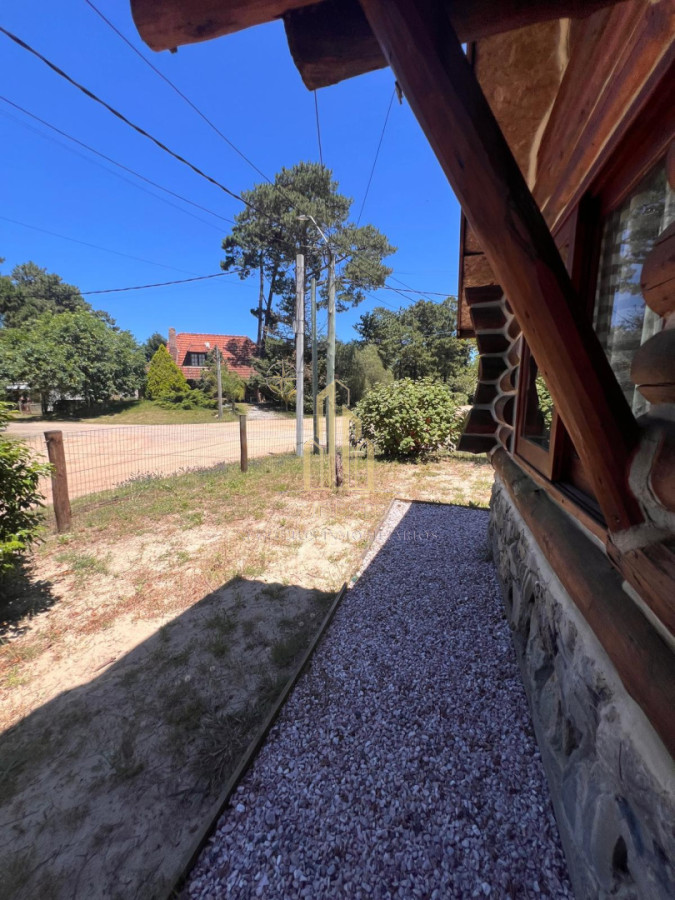 Casa ID.15 - Hermosa Cabaña a la Venta en Piriápolis