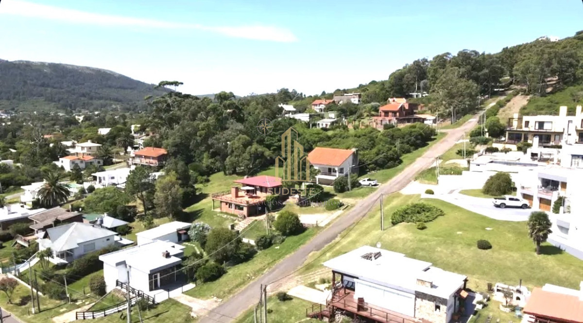 Casa ID.117 - Exclusiva casa con vistas panorámicas en Cerro San Antonio, Piriápolis. 