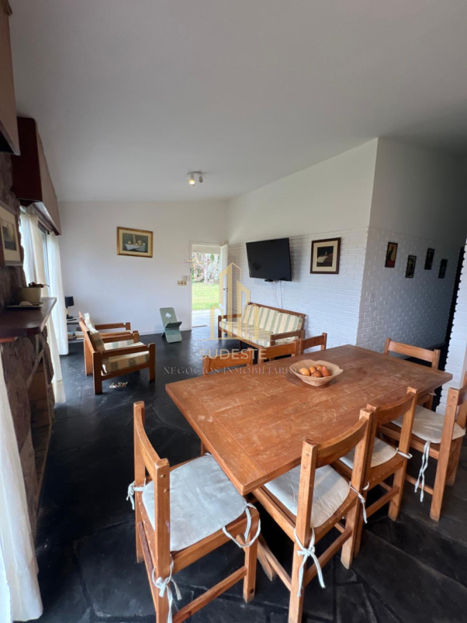 Casa ID.136 - Venta de espectacular oportunidad frente al mar 