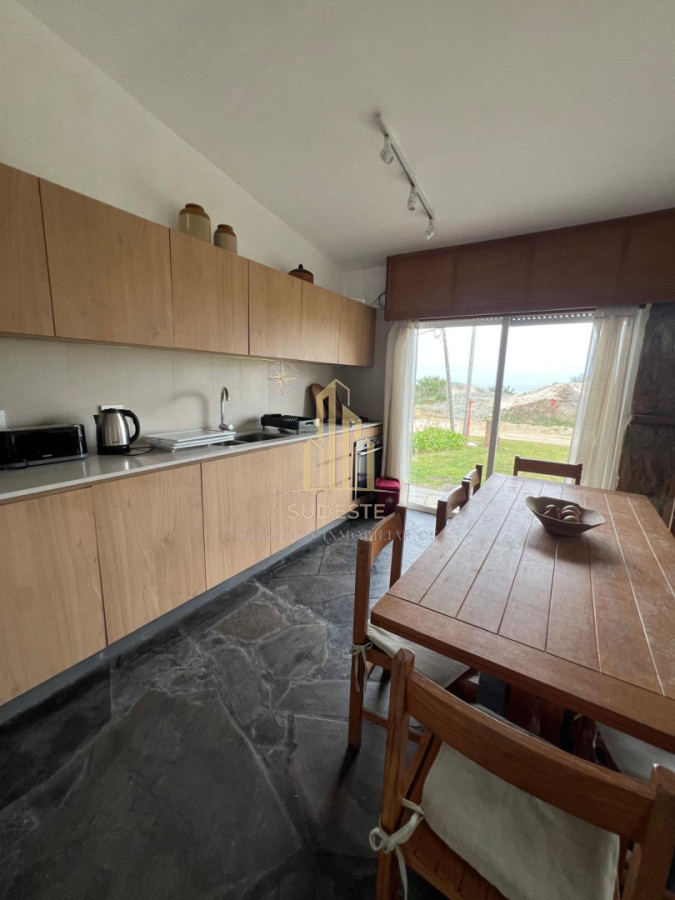 Casa ID.136 - Venta de espectacular oportunidad frente al mar 