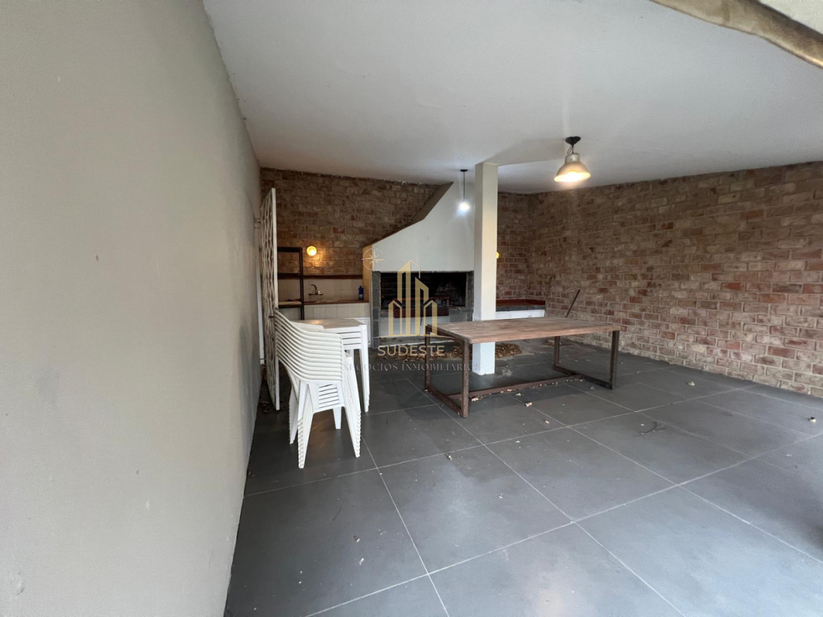 Casa ID.136 - Venta de espectacular oportunidad frente al mar 