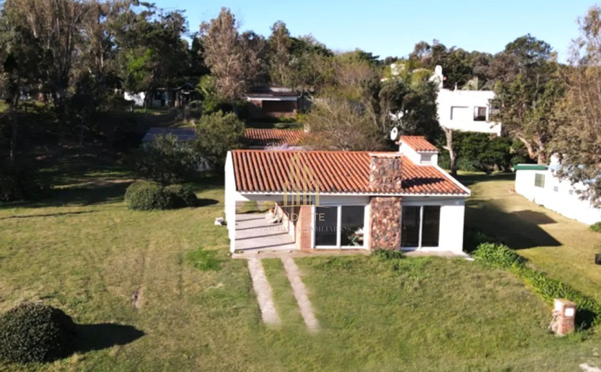 Casa ID.136 - Venta de espectacular oportunidad frente al mar 