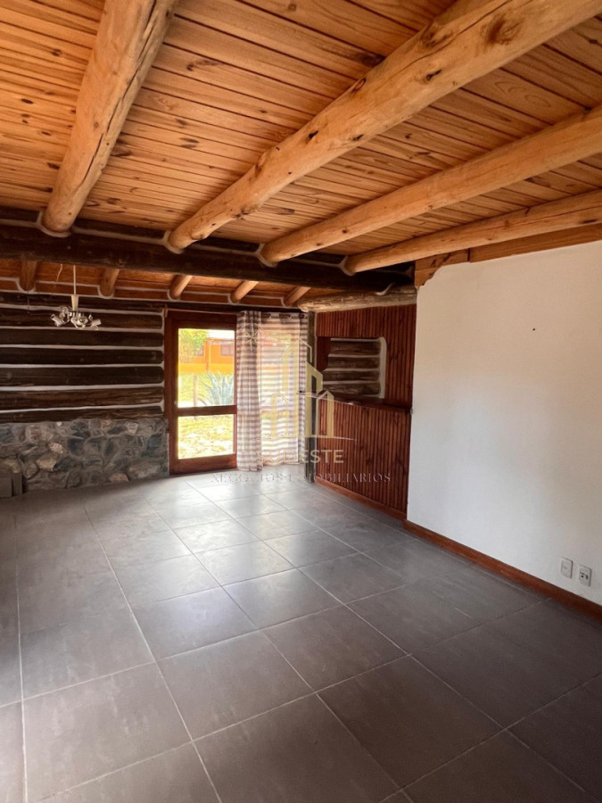 Casa ID.15 - Hermosa Cabaña a la Venta en Piriápolis