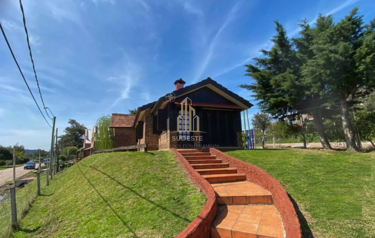 Casa ID.89 - 5 Casas en 1400m2 con rentas a 5 minutos del centro de Piriápolis 