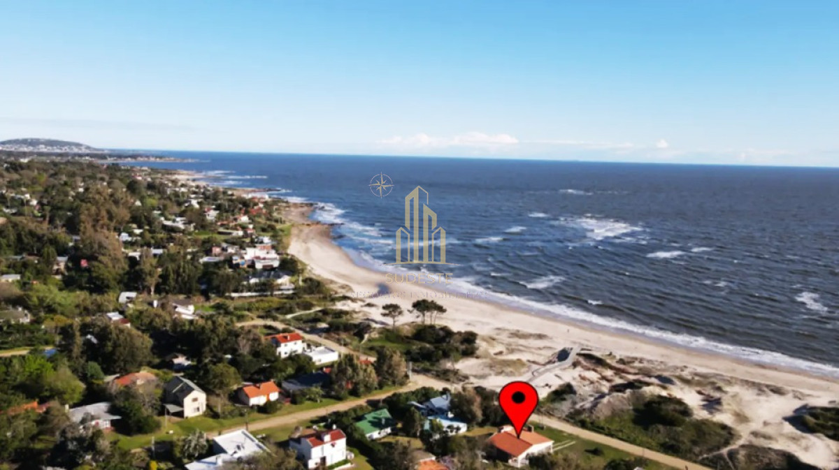 Casa ID.136 - Venta de espectacular oportunidad frente al mar 