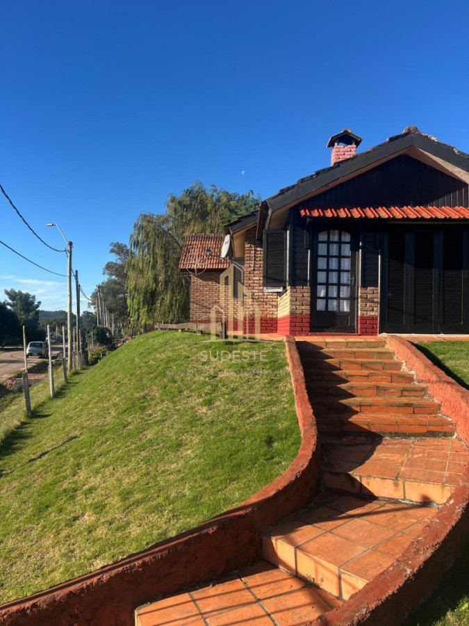 Casa ID.89 - 5 Casas en 1400m2 con rentas a 5 minutos del centro de Piriápolis 
