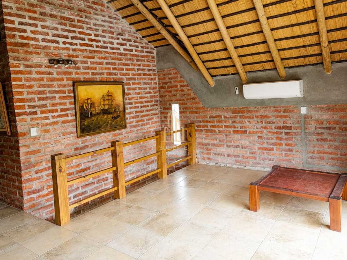 Apartamento ID.99 - Hermosa Casa en venta financiada con entrega inicial en Piriápolis.  