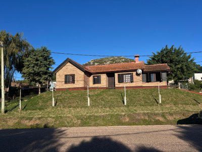 5 Casas en 1400m2 con rentas a 5 minutos del centro de Piriápolis 