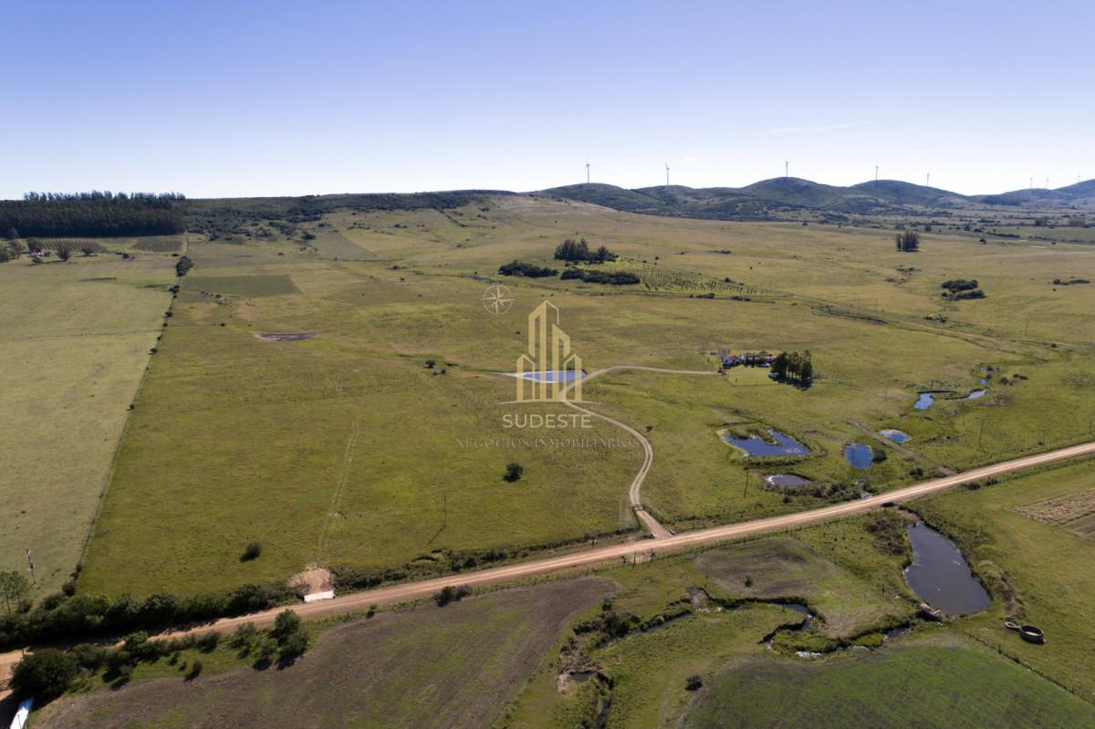 Chacra ID.37 - Chacra de 5 hectáreas con casa entre las sierras a 20 minutos de Punta del Este