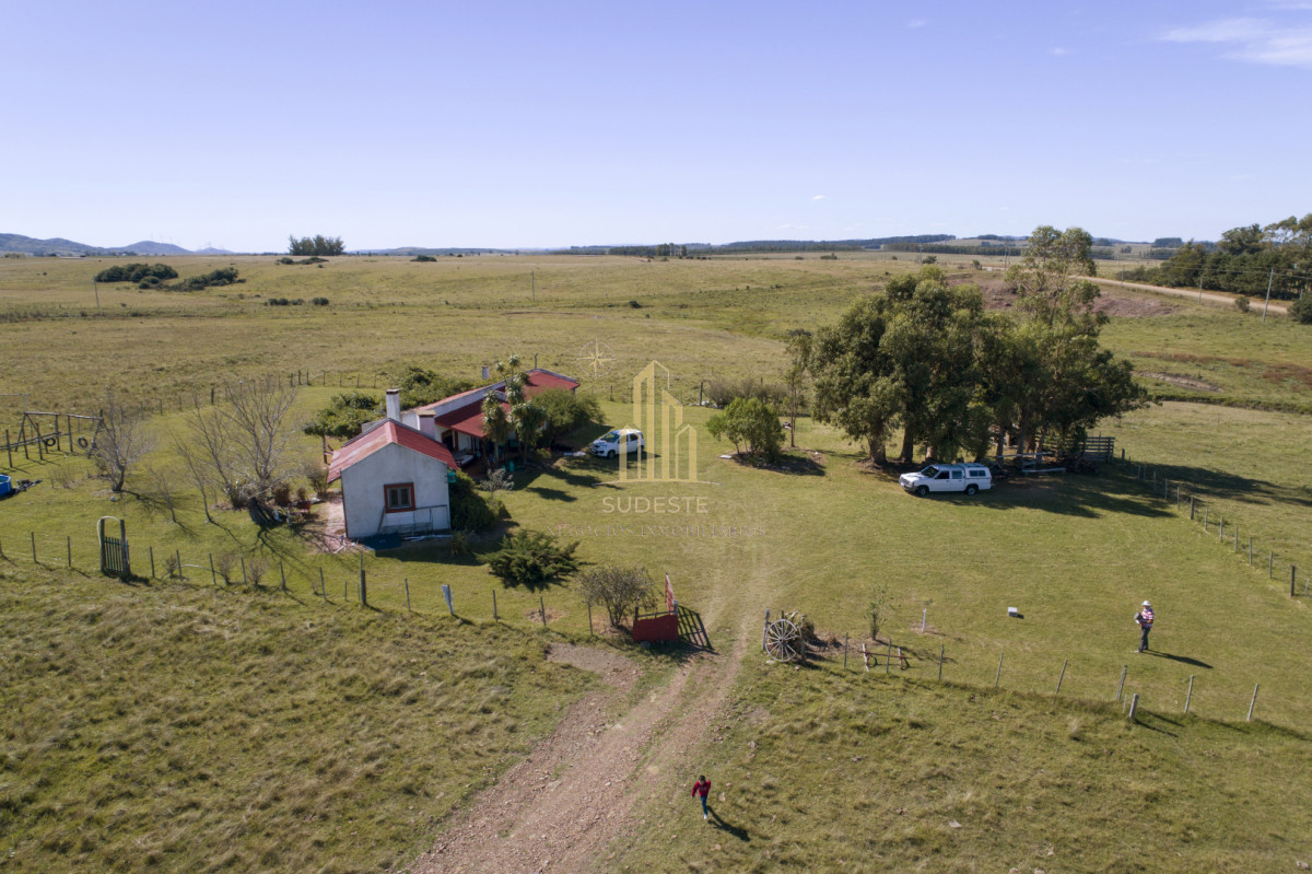 Chacra ID.37 - Chacra de 5 hectáreas con casa entre las sierras a 20 minutos de Punta del Este