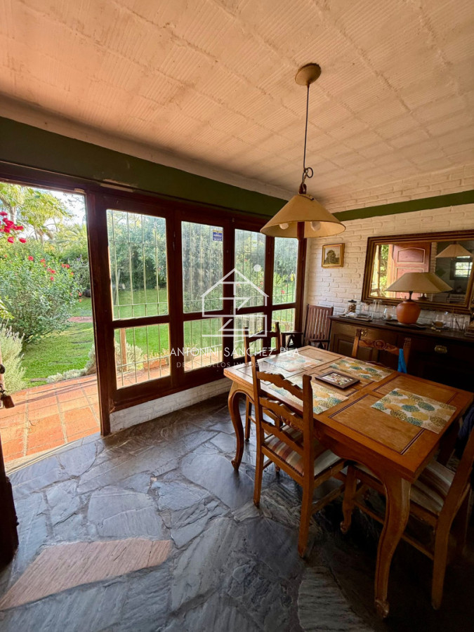 Casa ID.4326 - Casa en alquiler - Parada 26 Playa Mansa - Gran terreno esquinero - 400 m del mar