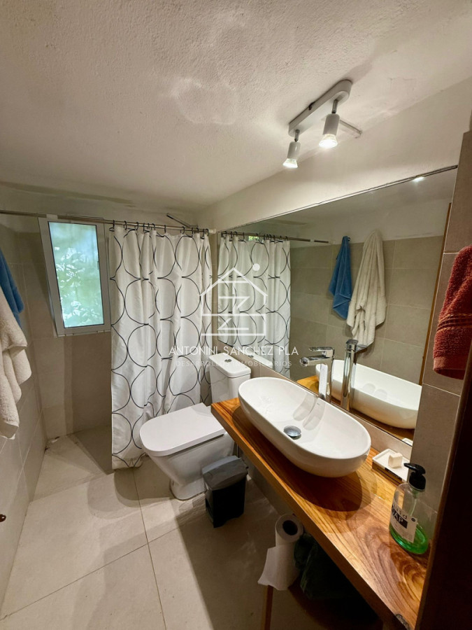Casa ID.4326 - Casa en alquiler - Parada 26 Playa Mansa - Gran terreno esquinero - 400 m del mar