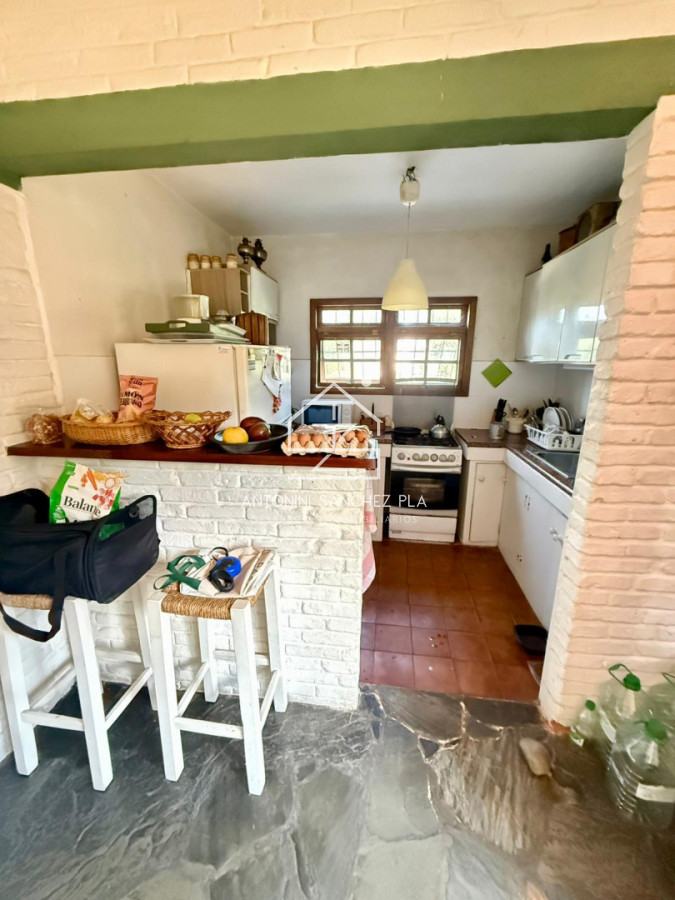 Casa ID.4326 - Casa en alquiler - Parada 26 Playa Mansa - Gran terreno esquinero - 400 m del mar