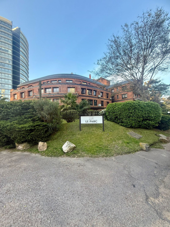 Apartamento ID.3459 - Apartamento en venta a 100 metros de Punta Shopping - Edificio Ville Le Parc, Punta del Este