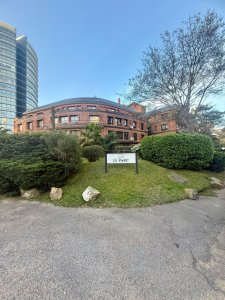 Apartamento en venta de 1 dormitorio en Punta del este a pasos de Punta Shopping