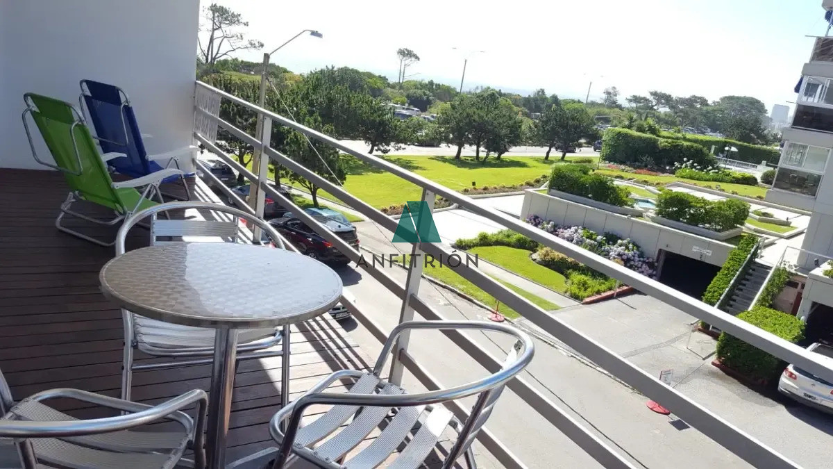 Apartamento ID.404 - 🌊✨ Oportunidad en primera línea de Playa Mansa ✨🌊