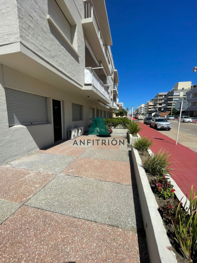 Apartamento ID.101 - Alquiler - Apartamento renovado en Península con patio 