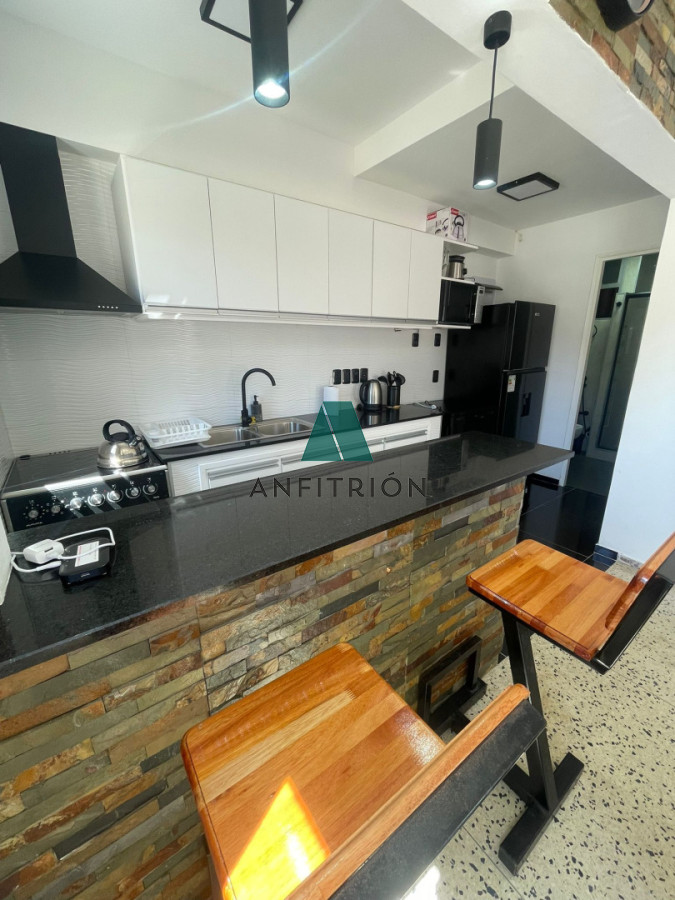 Apartamento ID.101 - Alquiler - Apartamento renovado en Península con patio 