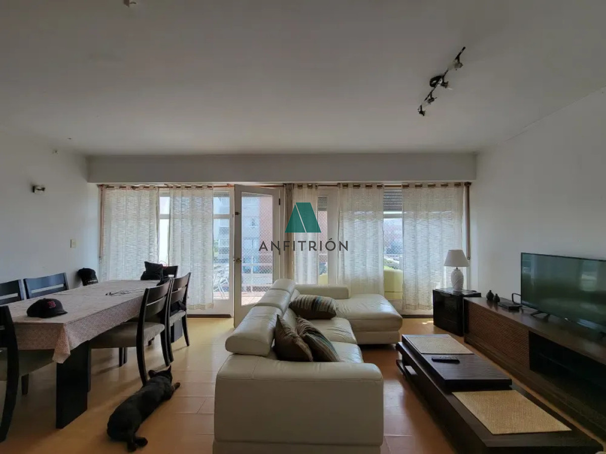 Apartamento ID.404 - 🌊✨ Oportunidad en primera línea de Playa Mansa ✨🌊