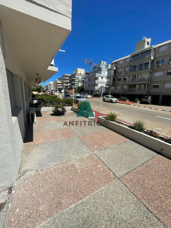 Apartamento ID.101 - Alquiler - Apartamento renovado en Península con patio 