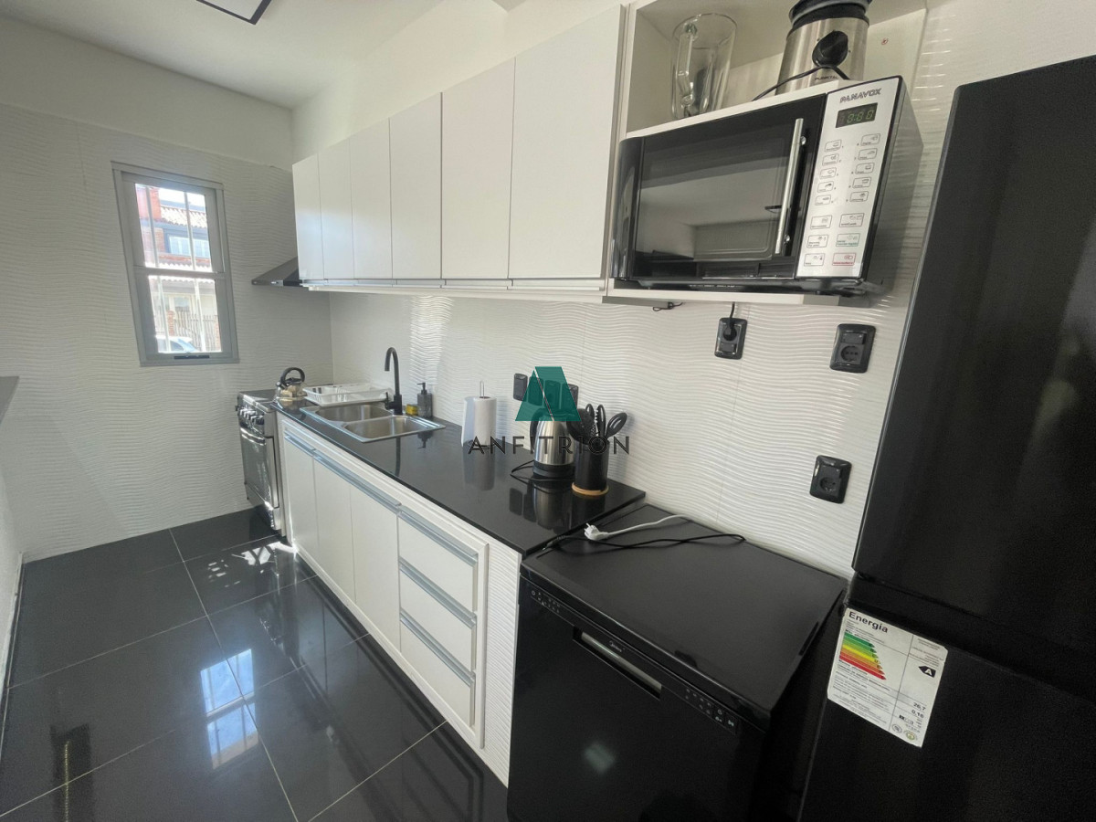 Apartamento ID.101 - Alquiler - Apartamento renovado en Península con patio 