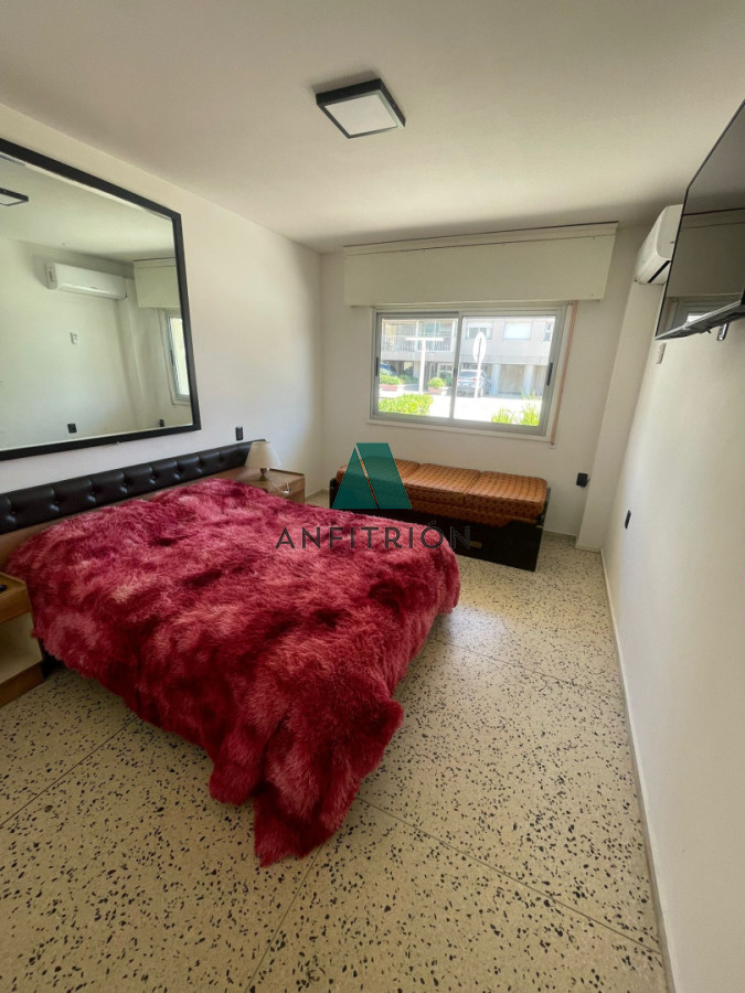 Apartamento ID.101 - Alquiler - Apartamento renovado en Península con patio 