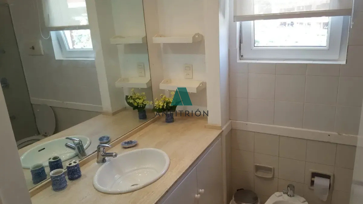 Apartamento ID.404 - 🌊✨ Oportunidad en primera línea de Playa Mansa ✨🌊