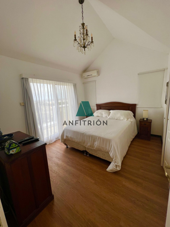 Casa ID.52 - Casona en Primera Línea de Montoya