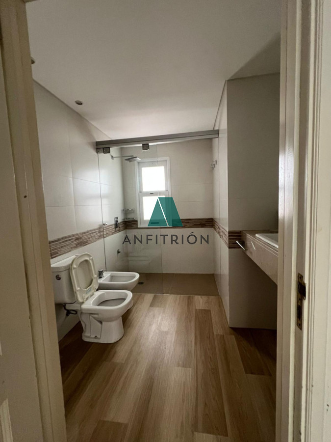 Casa ID.52 - Casona en Primera Línea de Montoya