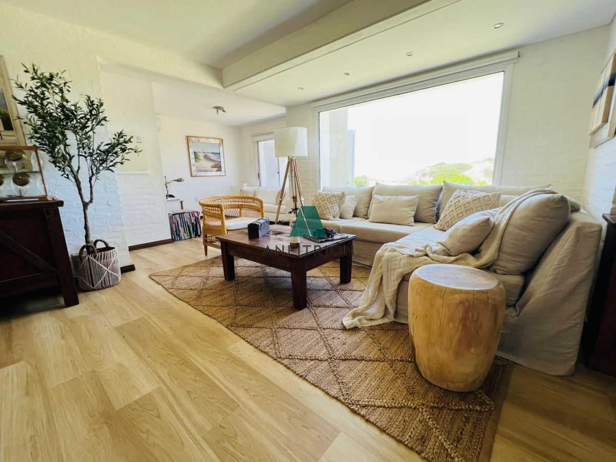 Casa ID.52 - Casona en Primera Línea de Montoya