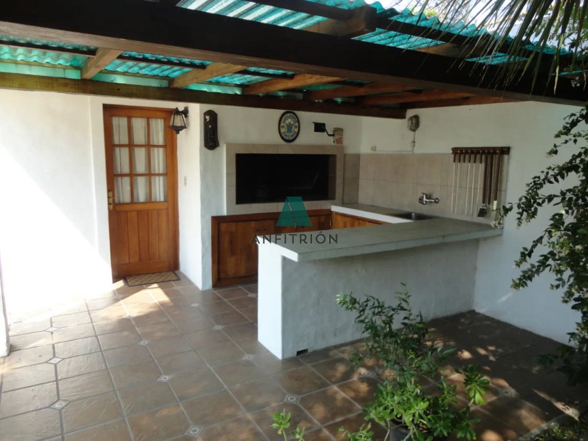 Casa ID.53 - Alquiler anual a 50 metros de Playa Mansa - Ubicación privilegiada