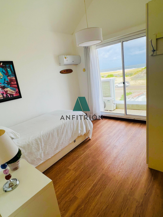 Casa ID.52 - Casona en Primera Línea de Montoya