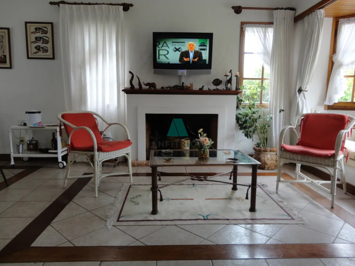 Casa ID.53 - Alquiler anual a 50 metros de Playa Mansa - Ubicación privilegiada