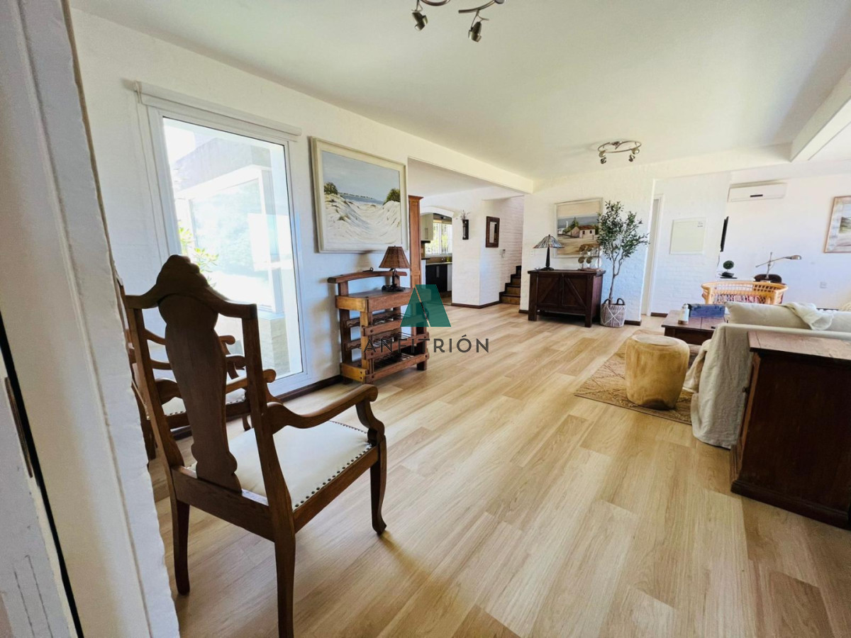 Casa ID.52 - Casona en Primera Línea de Montoya