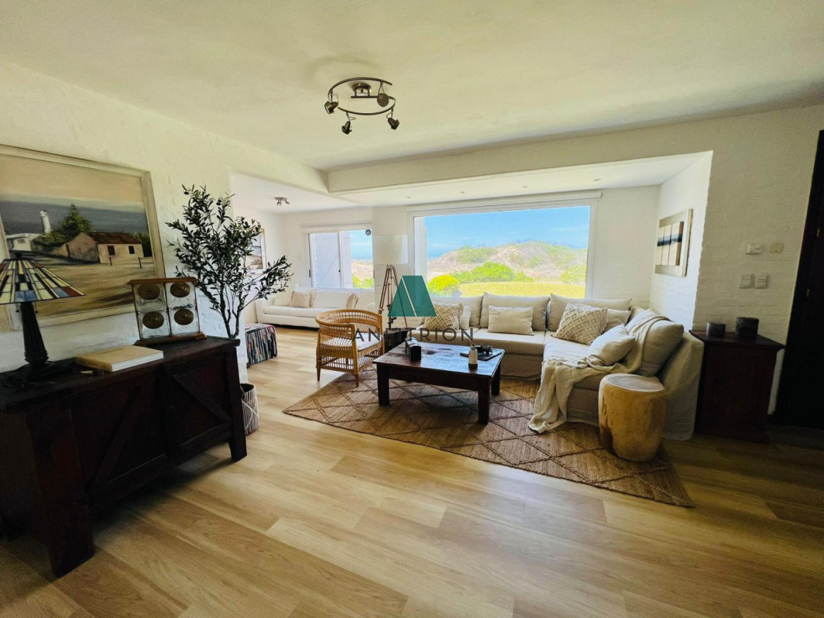 Casa ID.52 - Casona en Primera Línea de Montoya