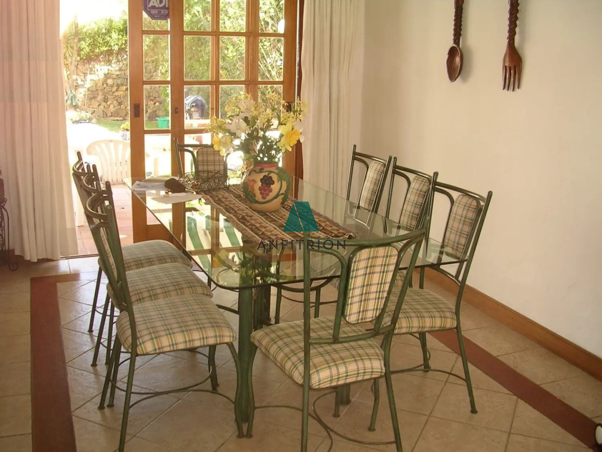 Casa ID.53 - Alquiler anual a 50 metros de Playa Mansa - Ubicación privilegiada