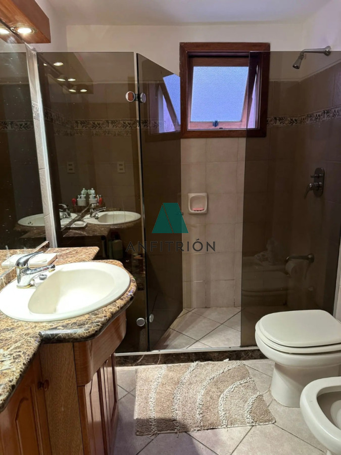 Casa ID.53 - Alquiler anual a 50 metros de Playa Mansa - Ubicación privilegiada