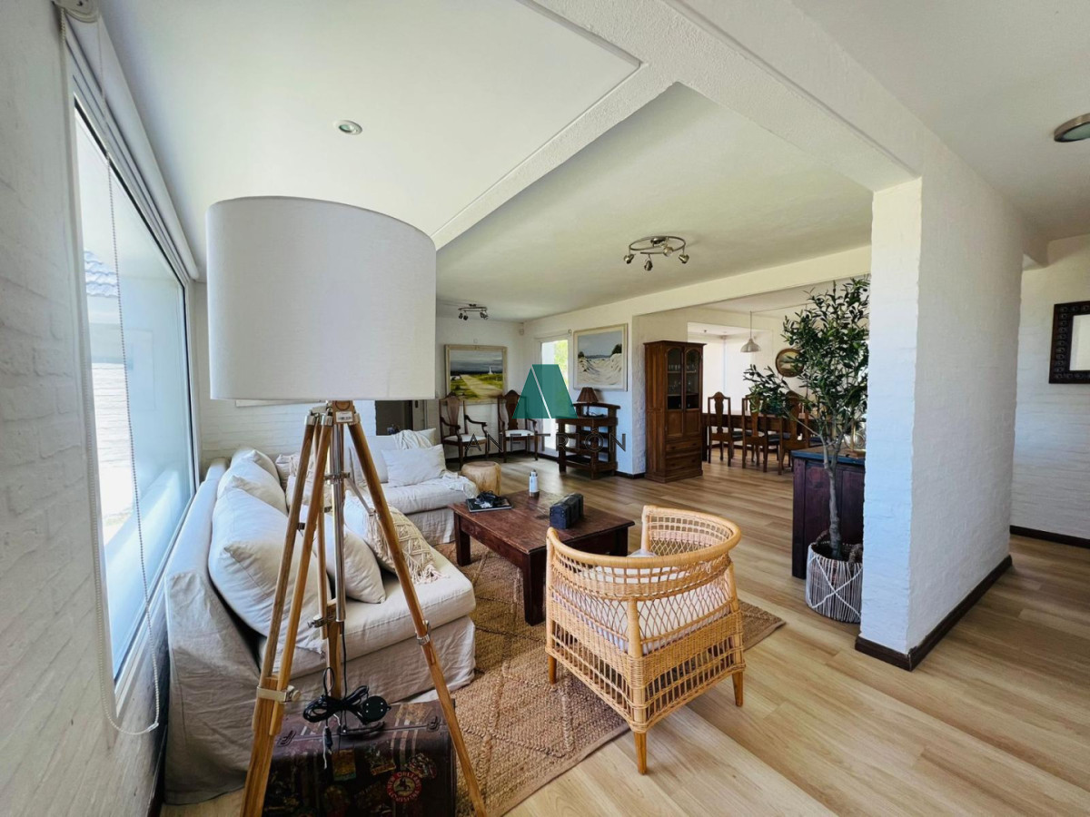 Casa ID.52 - Casona en Primera Línea de Montoya