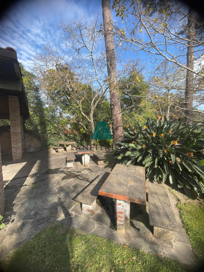 Apartamento ID.438 - Venta Casa 5 Dormitorios En Playa Mansa