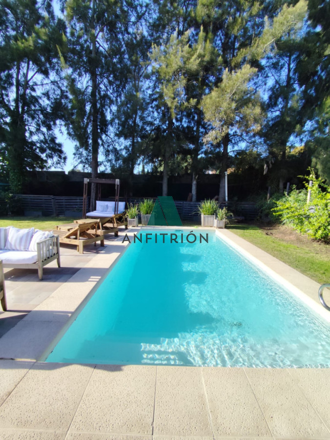 Apartamento ID.150 - En Venta Casa de 4 Dormitorios en Barrio Privado, Punta Del Este